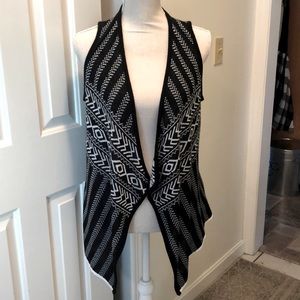 Sleeveless tunic/cardigan